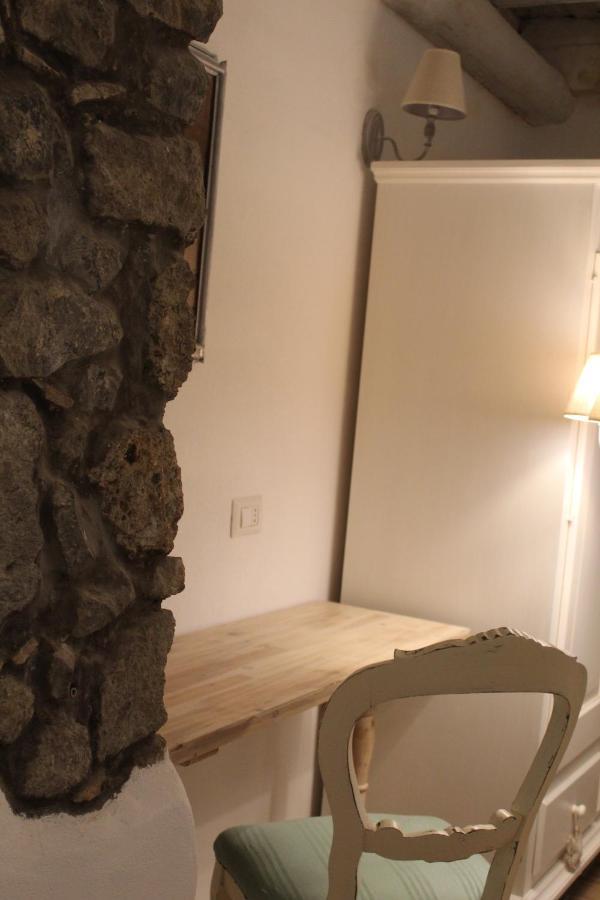 Livia'S Charming Room Trevignano Romano Εξωτερικό φωτογραφία